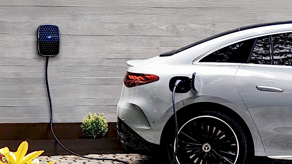 Mercedes-Benz ev için duvar tipi şarj ünitesi